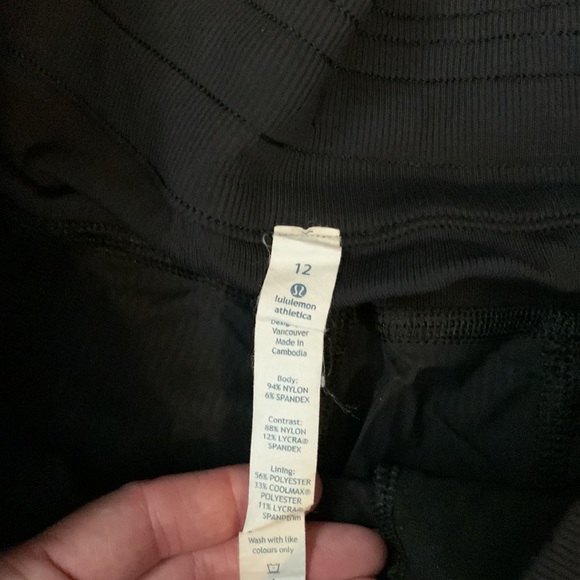 Lululemon Cargo Crop - Picture 4 of 4